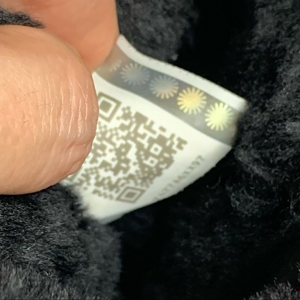 Ugg Cedric Black fur lined leather boots - Picture 15 of 16